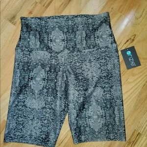 NWT Onzie Women's Medium High Rise Bike Short